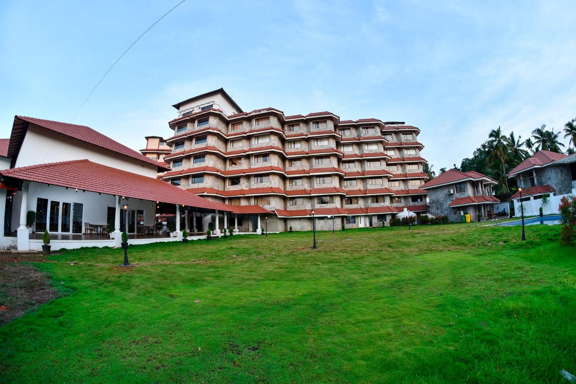 The Pearl View Hotel Mulappilangād 외부 사진